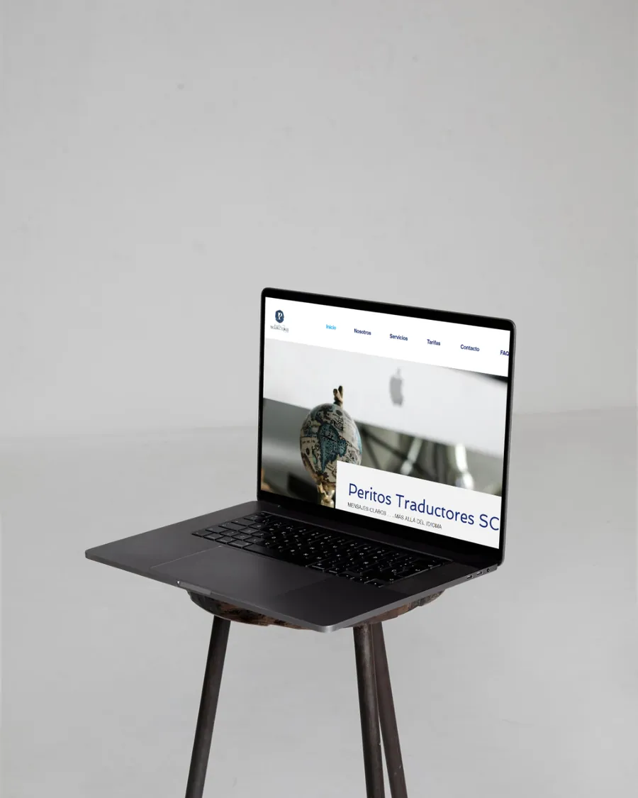 Laptop con un sitio web